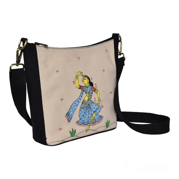 Black_Recycled_Canvas_Premium_&_Elegant_Handbag_For_Women