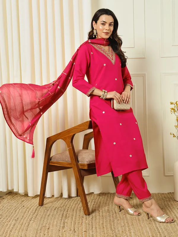 Pink_Roman_Silk_Thread_Embroidered_Kurta_With_Pant_And_Dupatta_For_Women