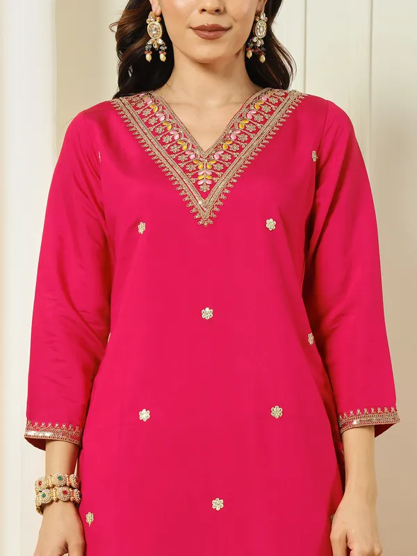 Pink_Roman_Silk_Thread_Embroidered_Kurta_With_Pant_And_Dupatta_For_Women