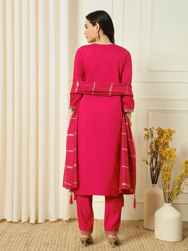Pink_Roman_Silk_Thread_Embroidered_Kurta_With_Pant_And_Dupatta_For_Women