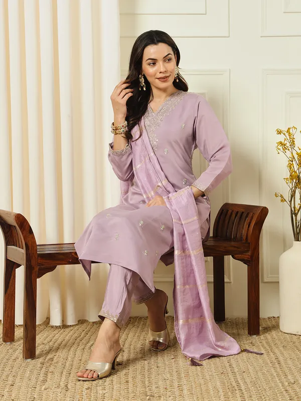 Lavender_Roman_Silk_Thread_Embroidered_Kurta_With_Pant_&_Dupatta_|_For_Women