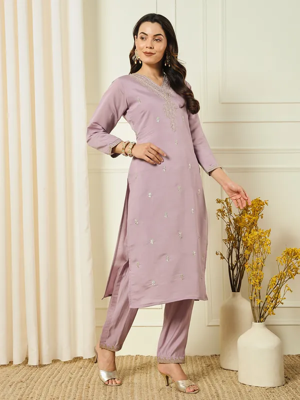 Lavender_Roman_Silk_Thread_Embroidered_Kurta_With_Pant_&_Dupatta_|_For_Women