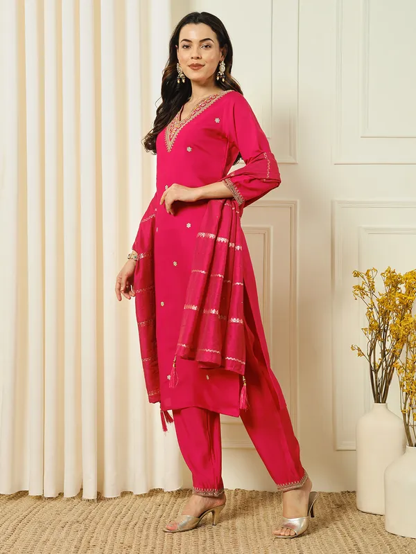 Pink_Roman_Silk_Thread_Embroidered_Kurta_With_Pant_And_Dupatta_For_Women