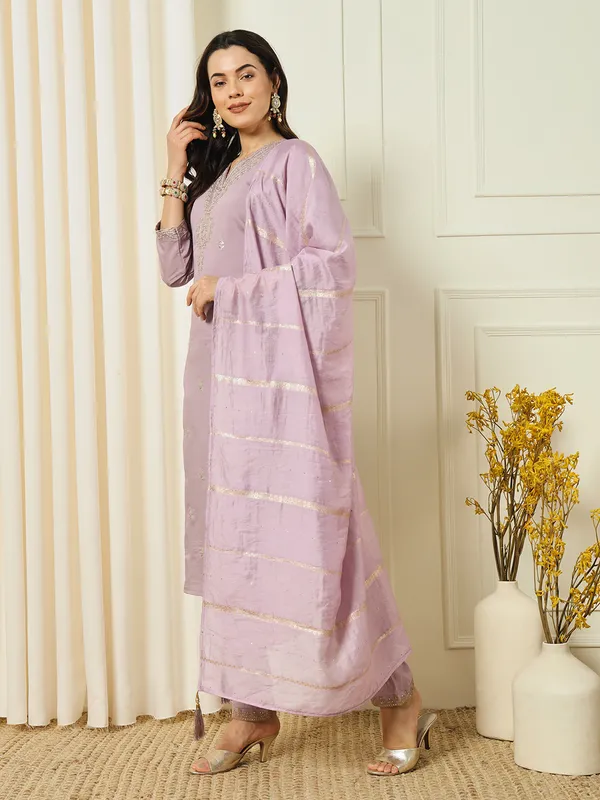 Lavender_Roman_Silk_Thread_Embroidered_Kurta_With_Pant_&_Dupatta_|_For_Women