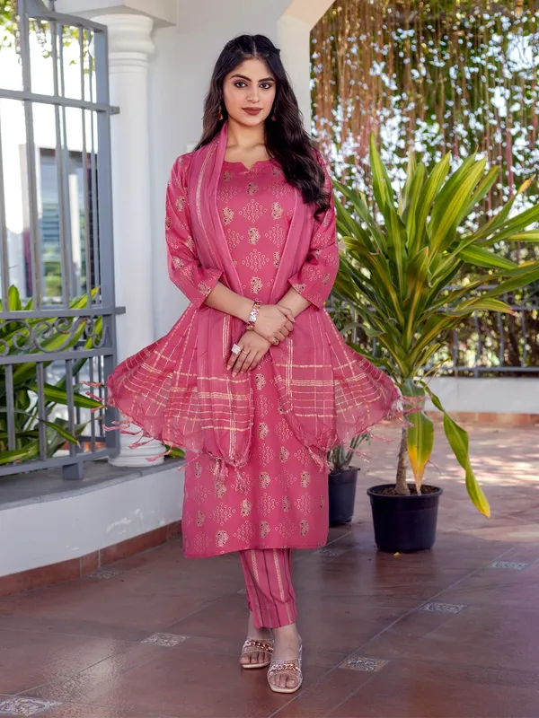 Pink_Premium_Rayon_Kurta_Set_For_Women