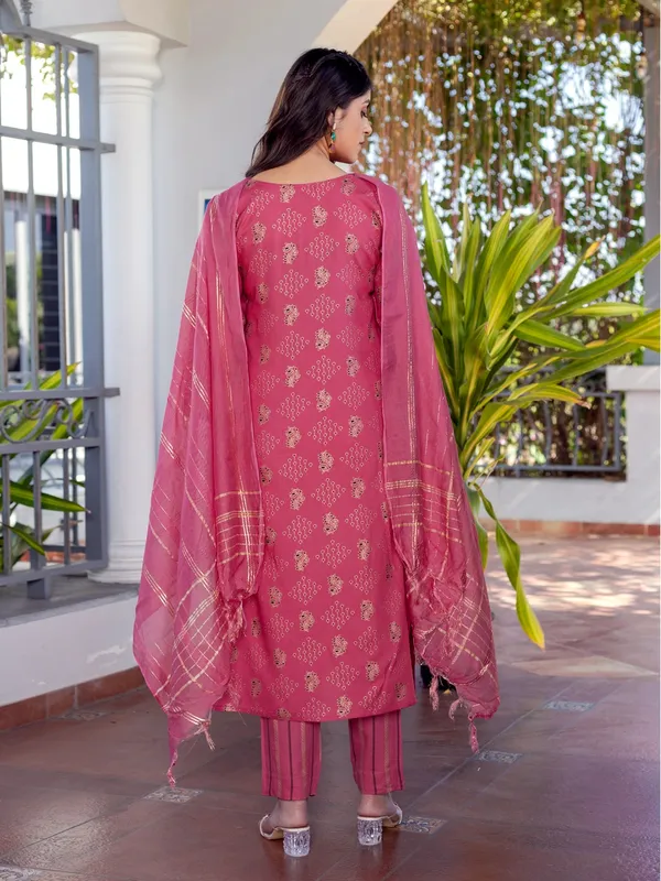 Pink_Premium_Rayon_Kurta_Set_For_Women