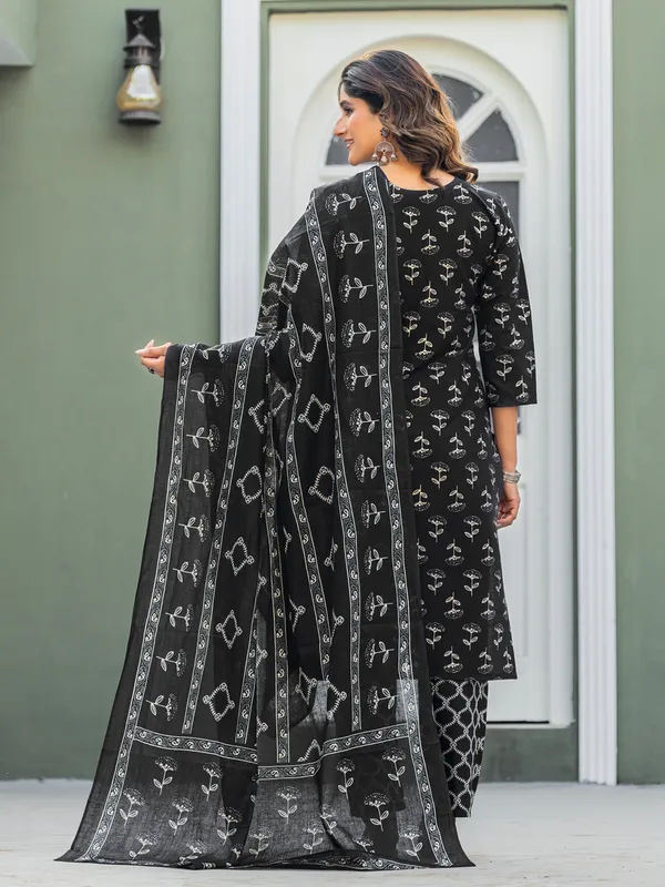 Classic_Black_Cotton_Blend_Printed_Kurti_Pant_Dupatta_Set