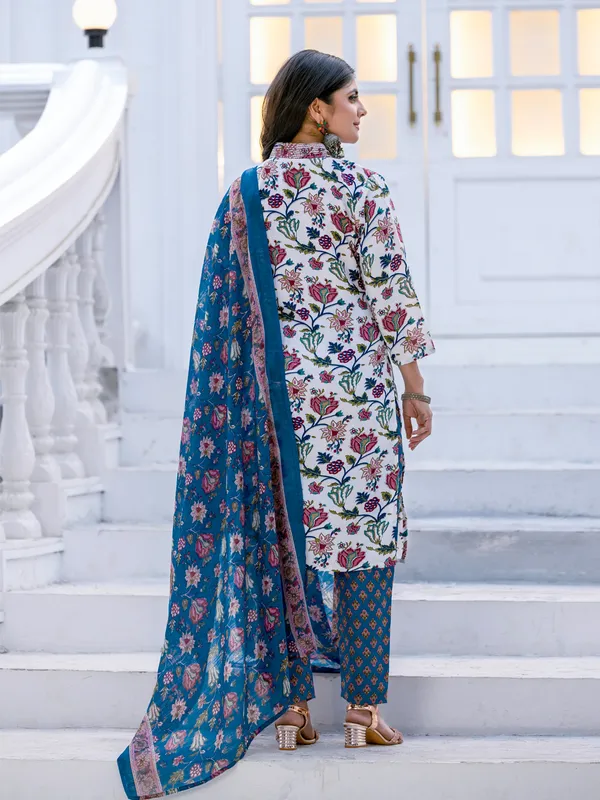 Classic_White_Rayon_Printed_Kurti_Pant_Dupatta_Set