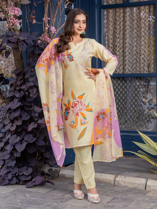 Cream_Elegant_Cotton_Blend_Printed_Kurti_Pant_Dupatta_Set