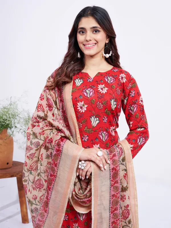 Red_Elegant_Cotton_Blend_Printed_Kurti_Pant_Dupatta_Set
