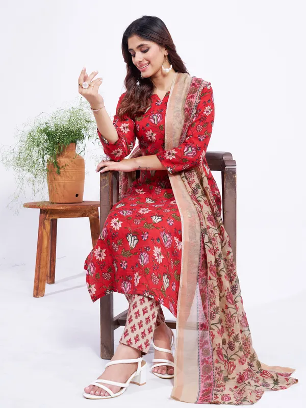 Red_Elegant_Cotton_Blend_Printed_Kurti_Pant_Dupatta_Set