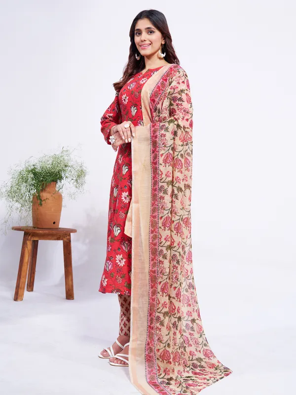 Red_Elegant_Cotton_Blend_Printed_Kurti_Pant_Dupatta_Set