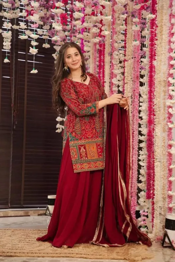 Maroon_Premium_Cotton_Blend_Kurta_With_Pant_&_Dupatta_For_Women