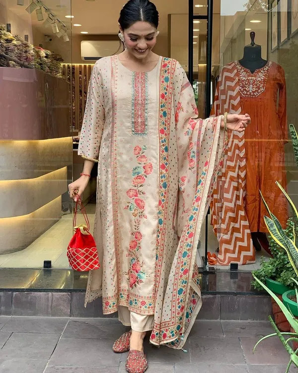 Rose_Pink_Cotton_Blend_Floral_Digital_Print_Kurta_With_Pant_&_Dupatta_|_For_Women