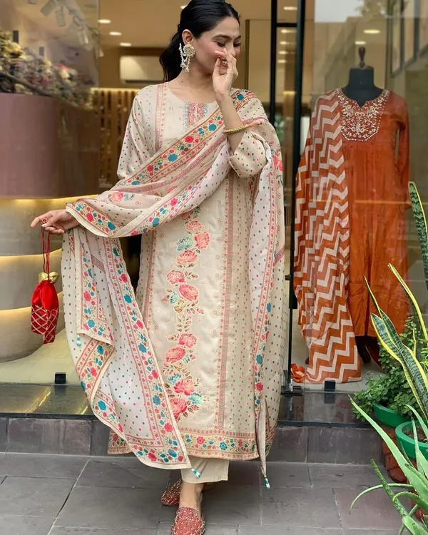 Rose_Pink_Cotton_Blend_Floral_Digital_Print_Kurta_With_Pant_&_Dupatta_|_For_Women