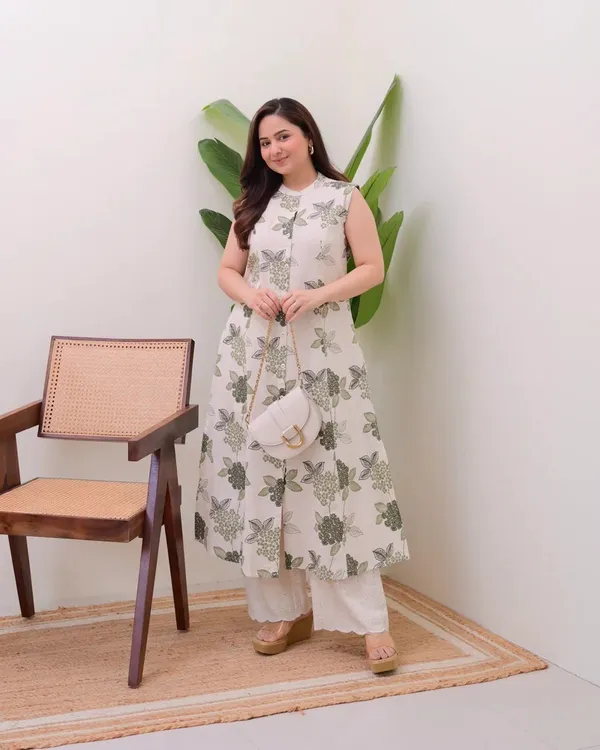 Ivory_Premium_Rayon_Kurta_Set_For_Women