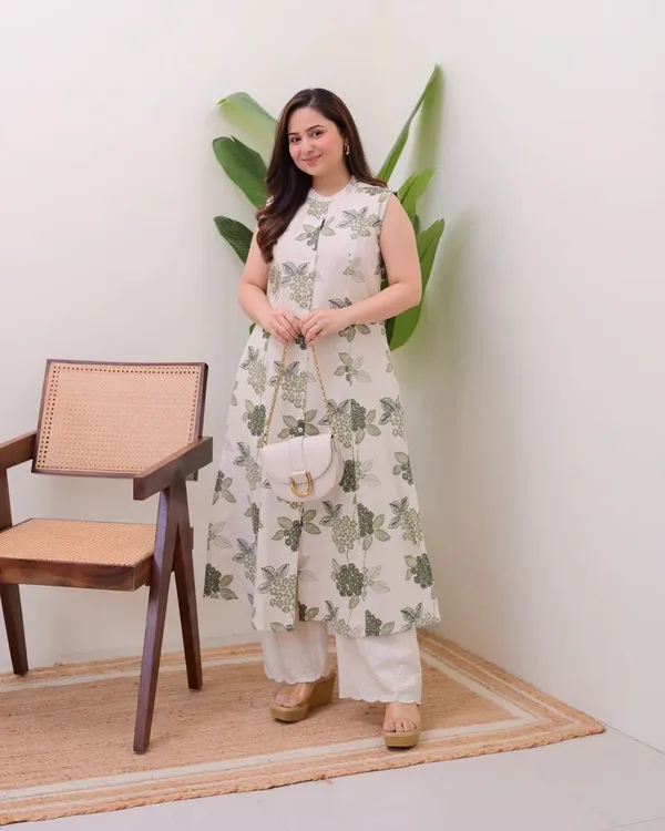 Ivory_Premium_Rayon_Kurta_Set_For_Women