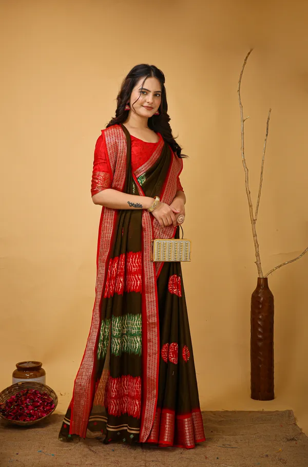 Brown_&_Red_Marshmallow_Fabric_Saree_With_Unstitched_Blouse_Piece