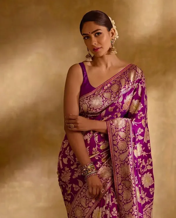 Royal_Magenta_Zari_Work_Banarasi_Silk_Blend_Saree_With_Unstitched_Blouse_Piece