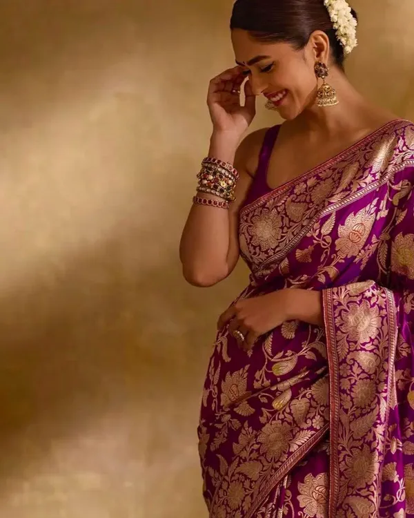 Royal_Magenta_Zari_Work_Banarasi_Silk_Blend_Saree_With_Unstitched_Blouse_Piece