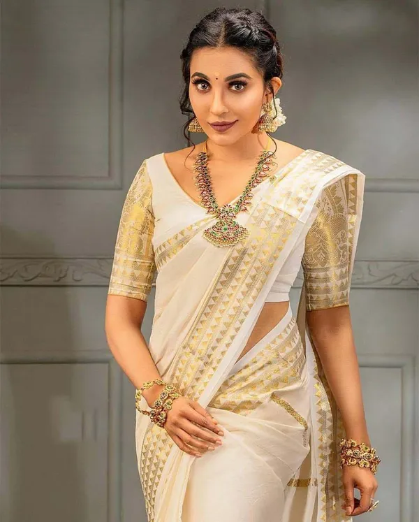 Off-White_With_Zari_Borders_Cotton_Silk_Saree_With_Unstitched_Blouse_Piece
