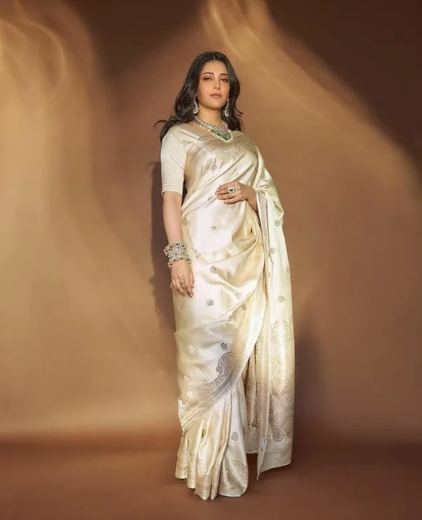 Cream_Gold_Zari_Work_Silk_Blend_Saree_With_Unstitched_Blouse_Piece