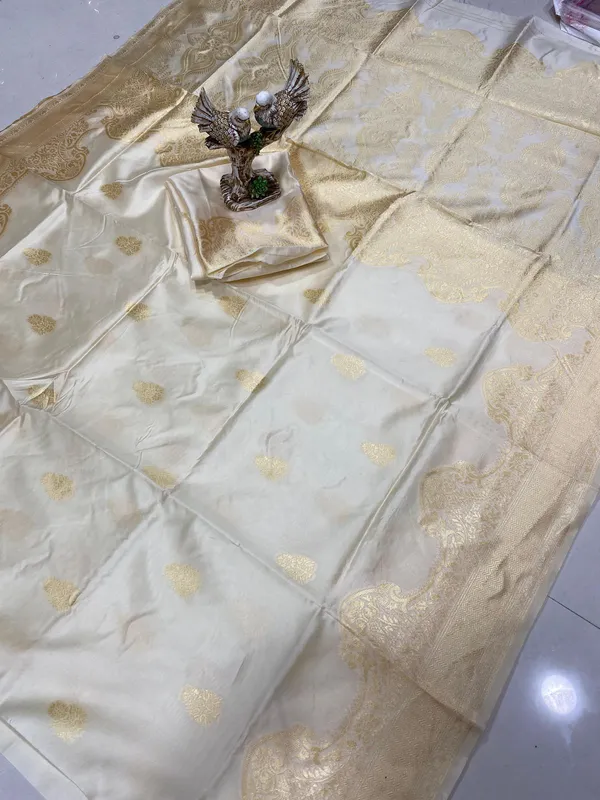 Cream_Gold_Zari_Work_Silk_Blend_Saree_With_Unstitched_Blouse_Piece