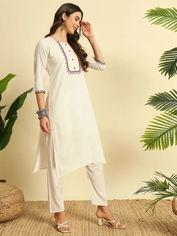Ivory_Khadi_Cotton_Thread_Embroidered_Kurta_With_Pant_&_Dupatta_|_For_Women