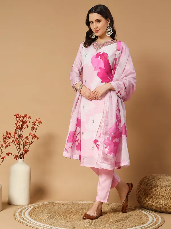 Blush_Pink_Muslin_Floral_Digital_Print_Kurta_With_Pant_And_Dupatta_For_Women