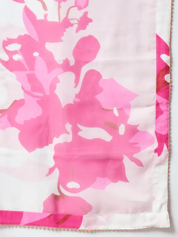 Blush_Pink_Muslin_Floral_Digital_Print_Kurta_With_Pant_And_Dupatta_For_Women