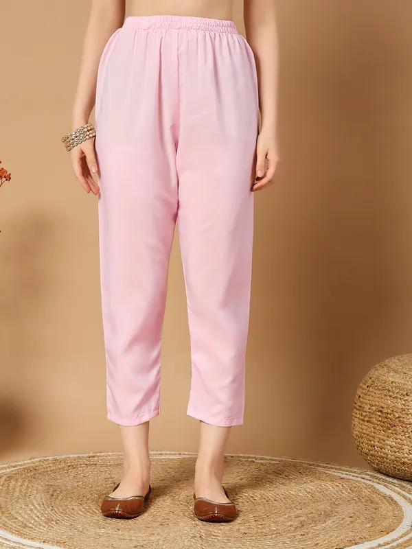 Blush_Pink_Muslin_Floral_Digital_Print_Kurta_With_Pant_And_Dupatta_For_Women