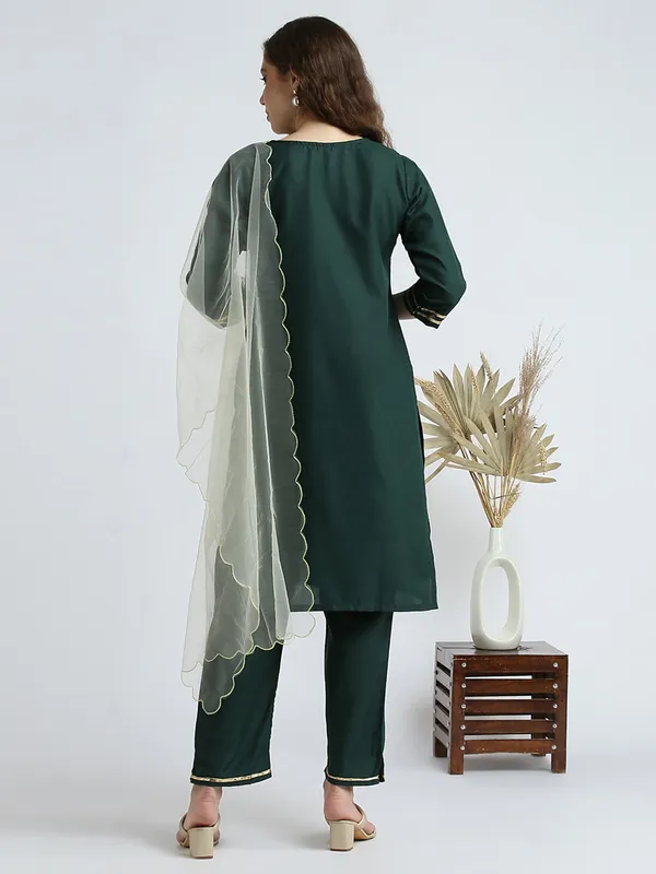 Green_Cotton_Blend_Thread_Embroidered_Kurta_With_Pant_And_Dupatta_For_Women