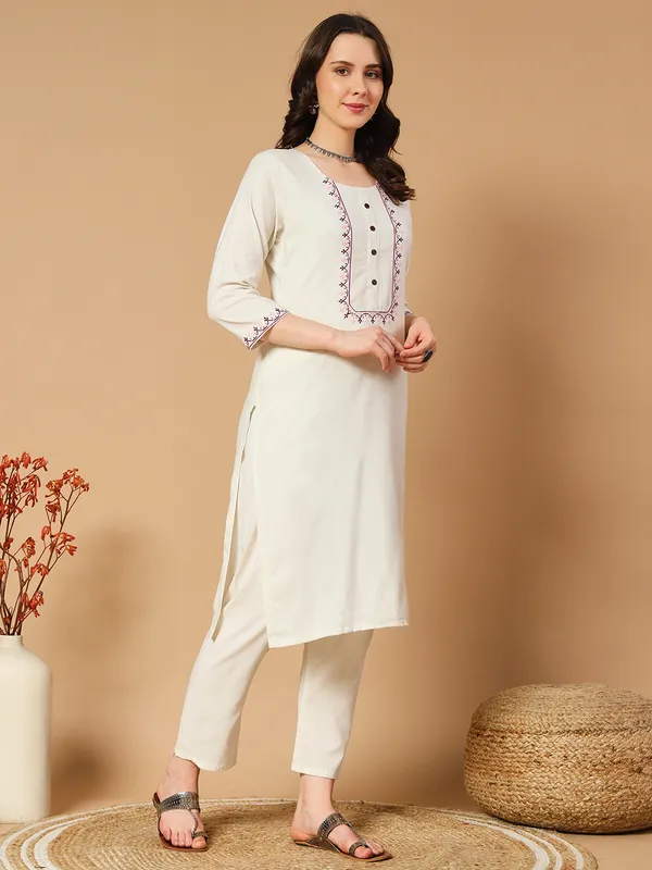 Ivory_And_Purple_Khadi_Cotton_Embroidered_Kurta_With_Pant_And_Dupatta_For_Women
