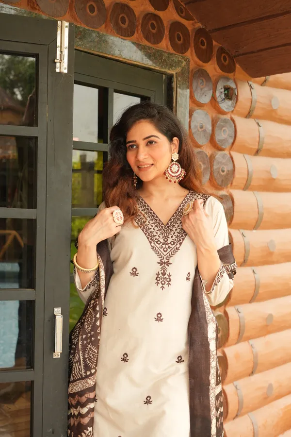 Beige_Khadi_Cotton_Thread_Embroidered_Kurta_With_Pant_And_Dupatta_For_Women