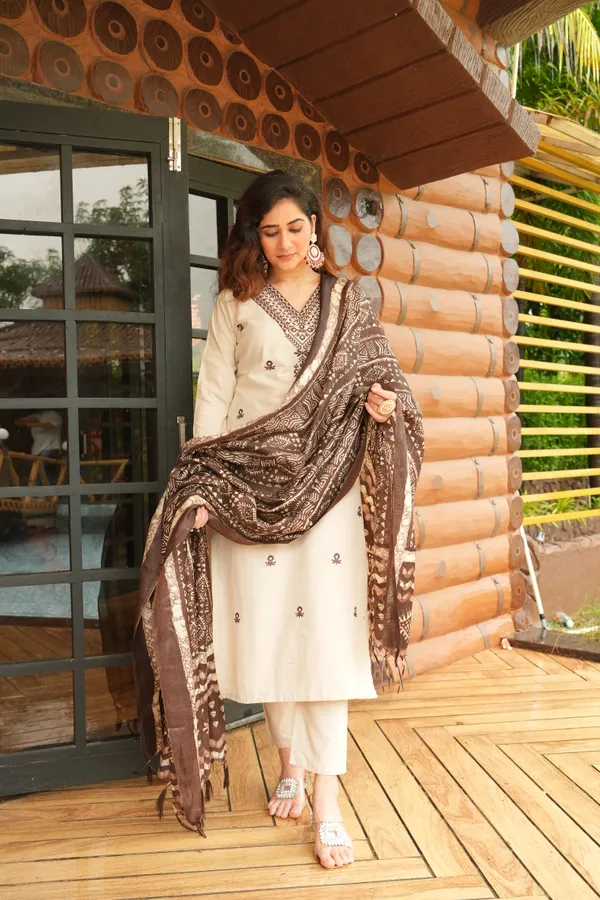 Beige_Khadi_Cotton_Thread_Embroidered_Kurta_With_Pant_And_Dupatta_For_Women