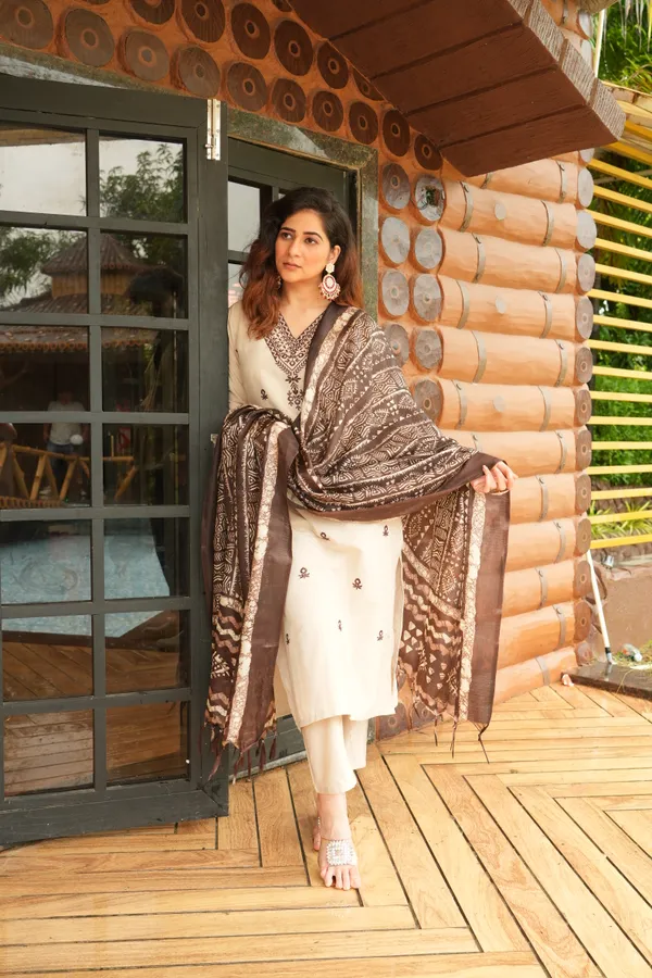 Beige_Khadi_Cotton_Thread_Embroidered_Kurta_With_Pant_And_Dupatta_For_Women