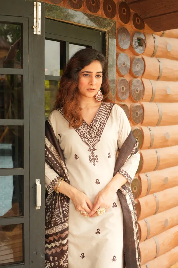 Beige_Khadi_Cotton_Thread_Embroidered_Kurta_With_Pant_And_Dupatta_For_Women