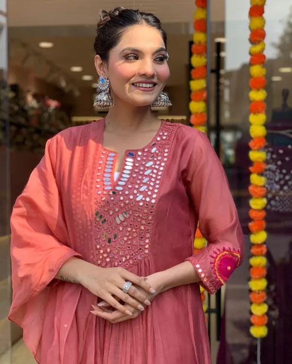 Rosewood_Pink_Muslin_Cotton_Mirror_Embroidered_Kurta_With_Pant_&_Dupatta_|_For_Women