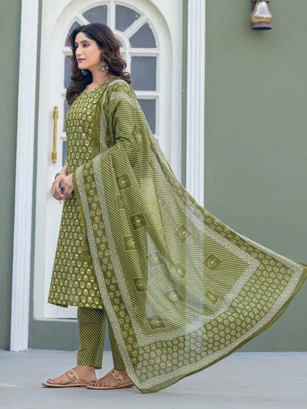 Mehendi_Green_Cotton_Blend_Printed_Kurti_Pant_Dupatta_Set