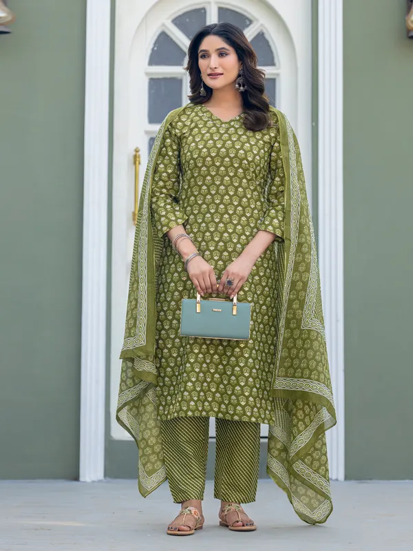 Mehendi_Green_Cotton_Blend_Printed_Kurti_Pant_Dupatta_Set