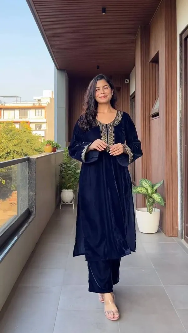 Blue_Velvet_Embroidered_Kurta_Set_For_Women