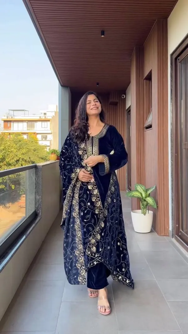 Blue_Velvet_Embroidered_Kurta_Set_For_Women