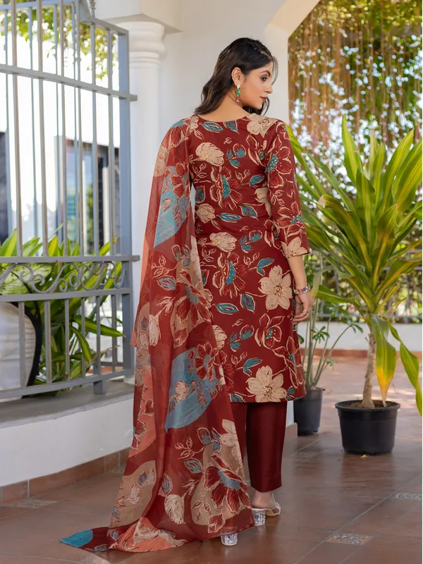 Brown_Elegance_Cotton_Blend_Printed_Kurti_Pant_Dupatta_Set