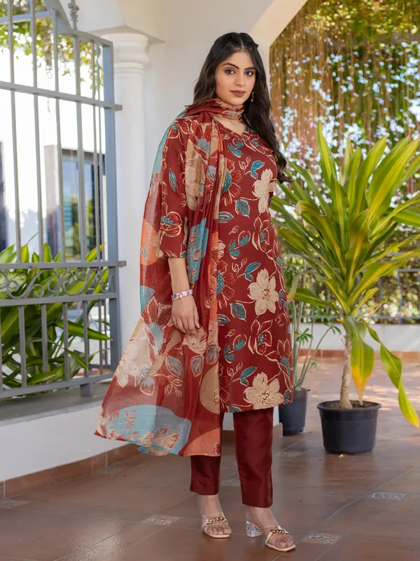 Brown_Elegance_Cotton_Blend_Printed_Kurti_Pant_Dupatta_Set