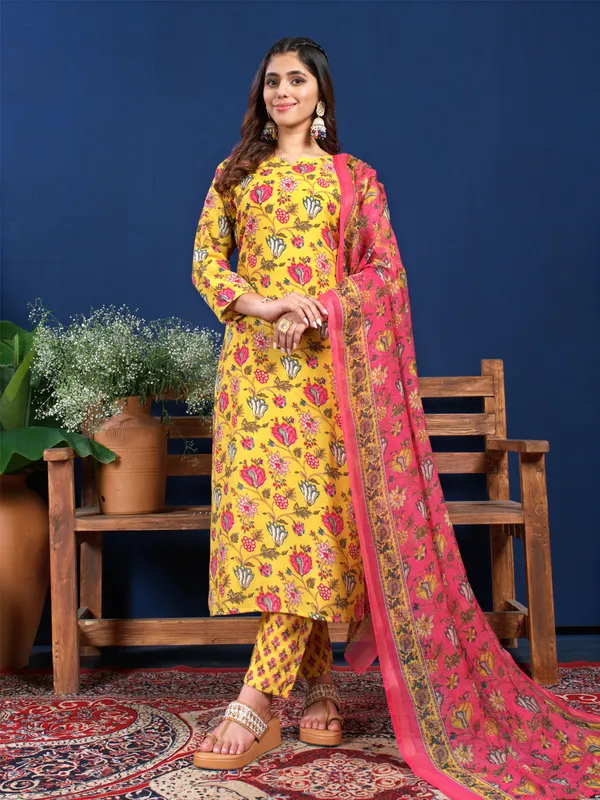 Sunshine_Yellow_Cotton_Blend_Printed_Kurti_Pant_Dupatta_Set