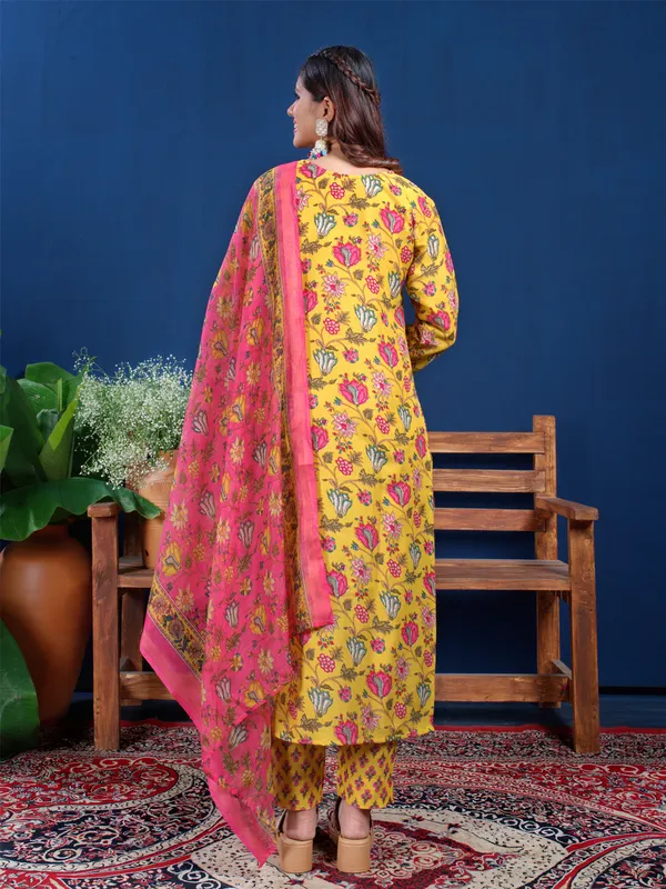 Sunshine_Yellow_Cotton_Blend_Printed_Kurti_Pant_Dupatta_Set