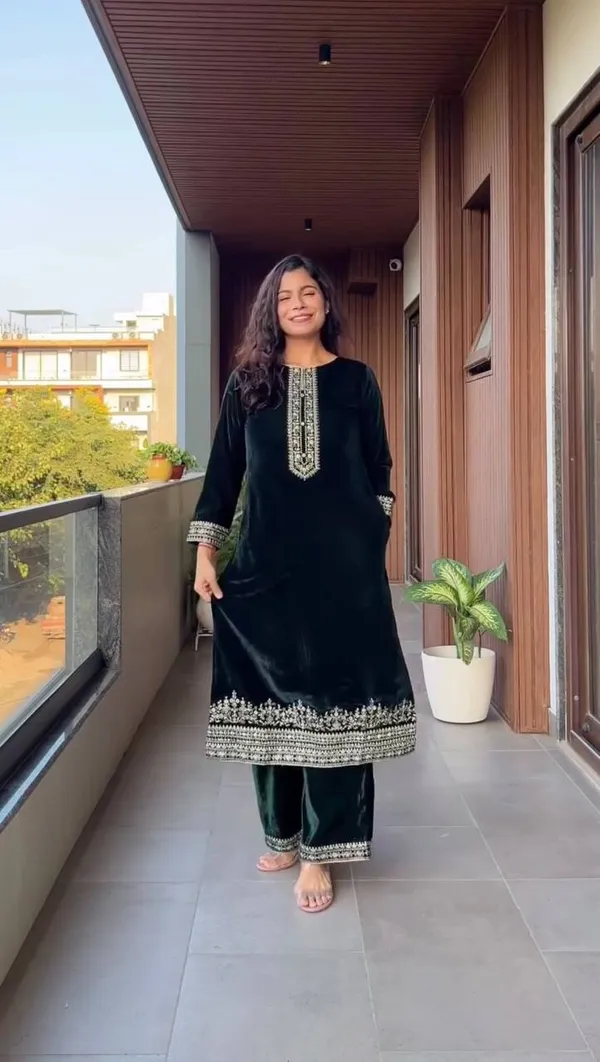 Green_Velvet_Embroidered_Kurta_Set_For_Women