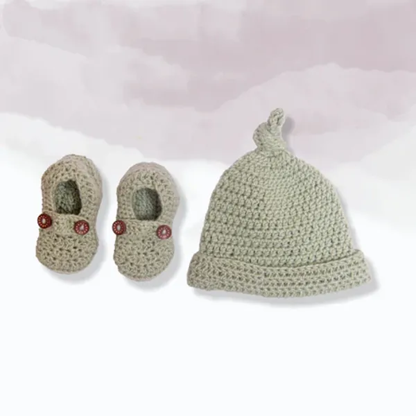 Olive_Green_Knotted_Beanie_Cap_&_Shoe_New_Born_Essentials