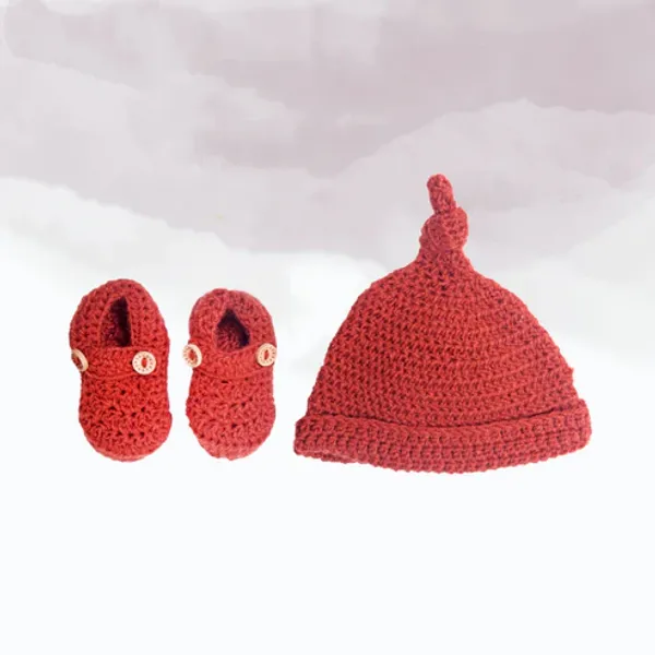Brick_Knotted_Beanie_Cap_&_Shoe_New_Born_Essentials