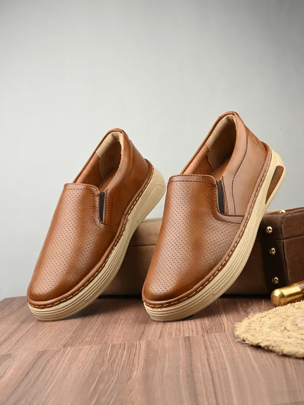 Beige_Synthetic_Leather_Casual_Shoe_For_Men